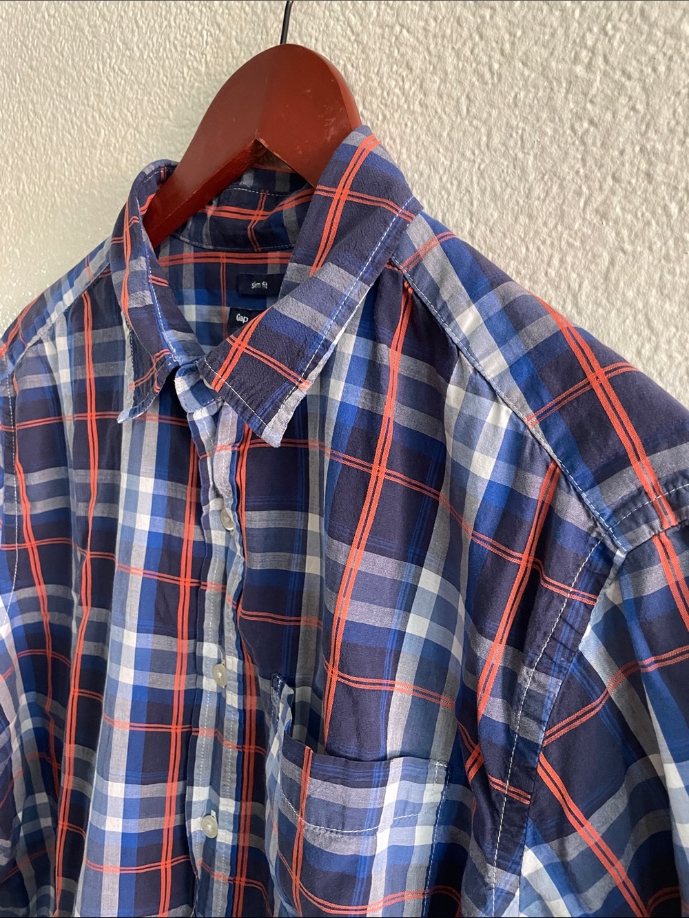 Gap Men’s slim-fit blue and orange plaid long-sleeve button-down shirt - Picture 2 of 6